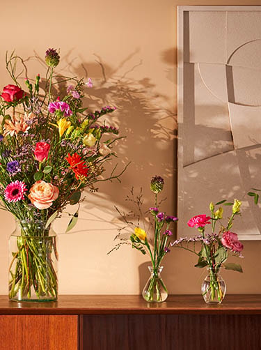 tafeldecoratie-vaasjes-met-bloemen
